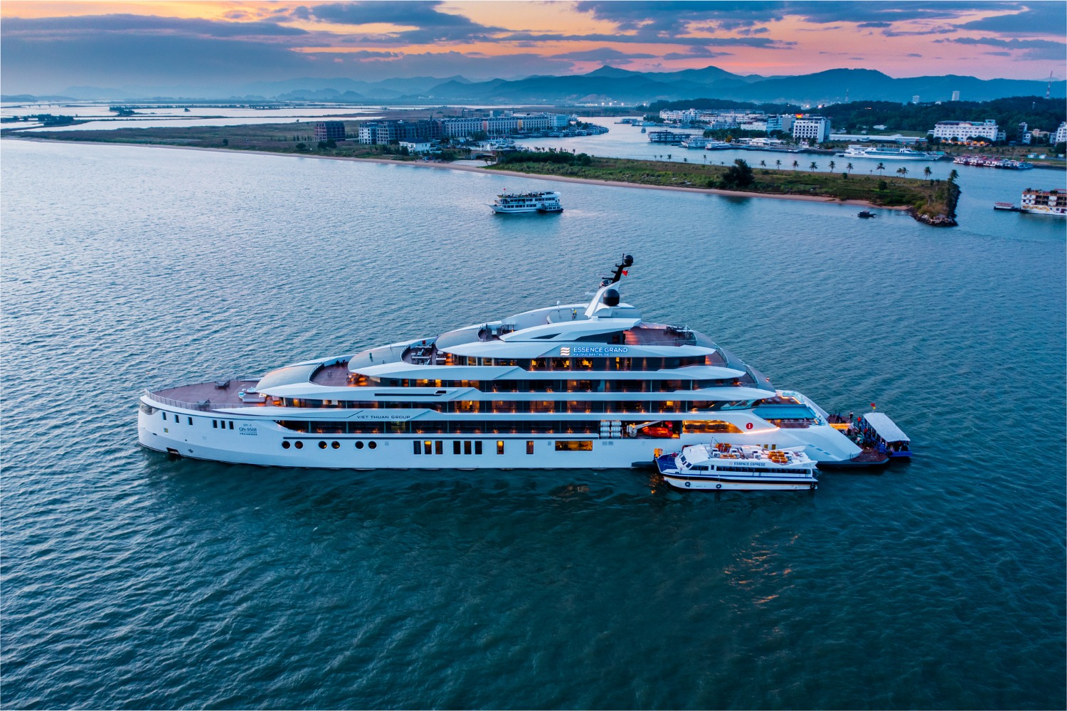 Du thuyền Hạ Long Essence Grand 2 ngày 1 đêm
