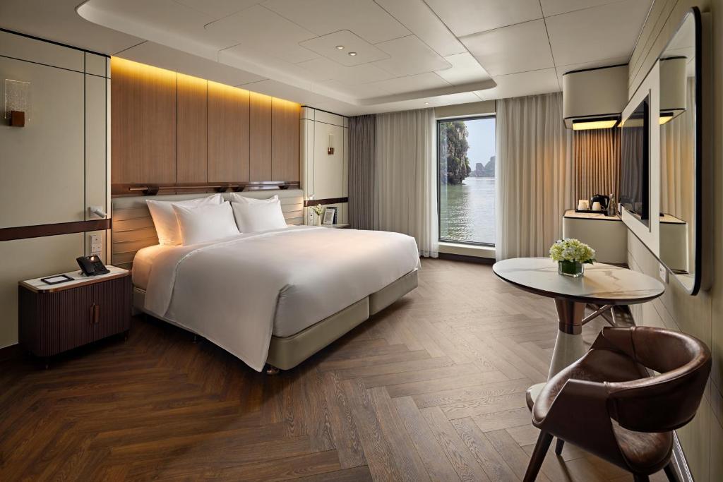 Du thuyền Hạ Long Grand Pioneers 2 Ngày 1 Đêm