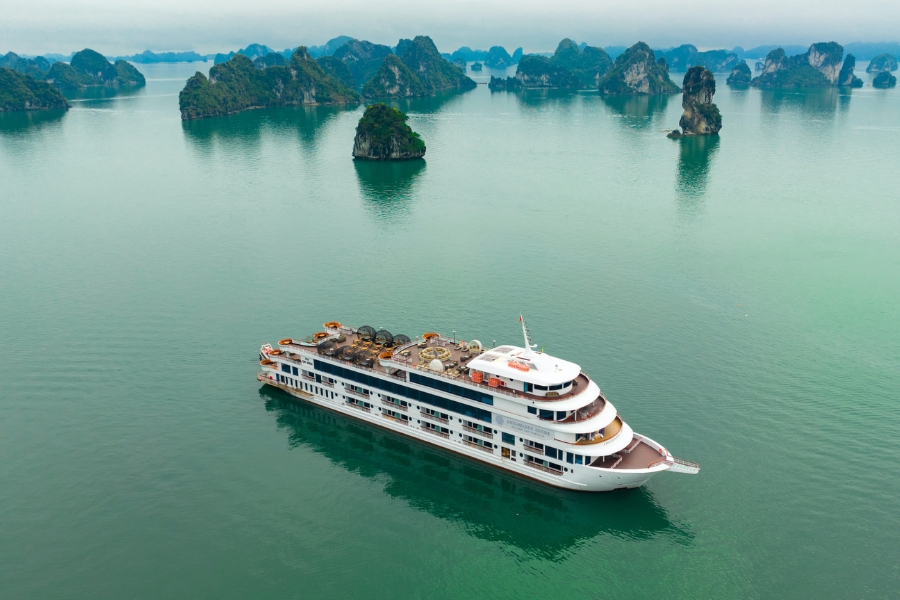 Du thuyền Hạ Long Ambassador II trong ngày