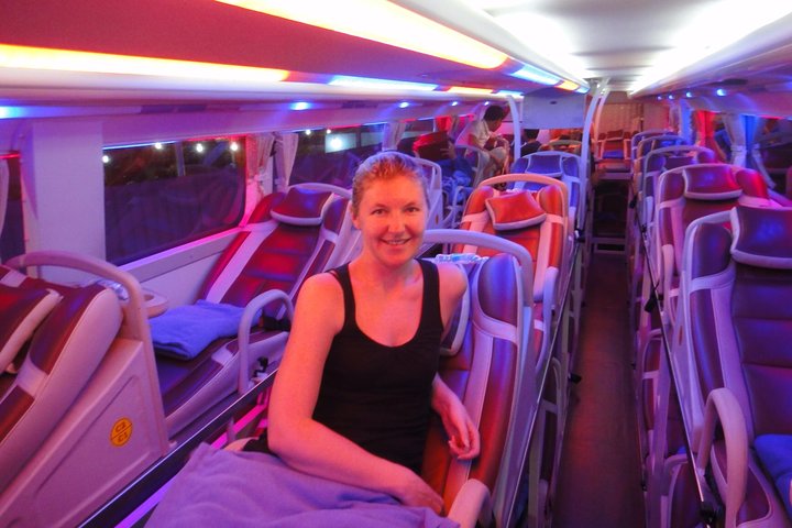 Xe bus giường nằm Hà Nội đi Lào