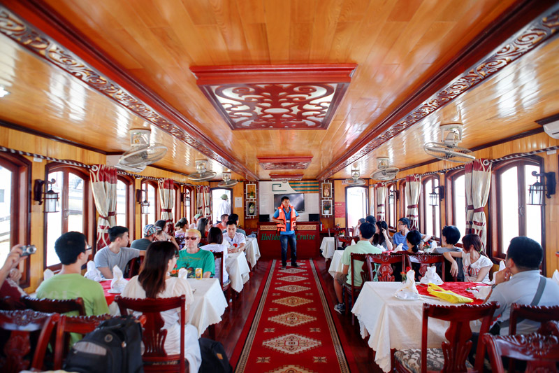 Cho thuê tàu du lịch tham quan Vịnh Hạ Long