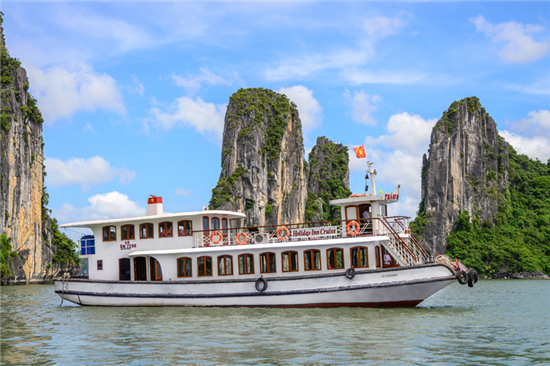 Thuê tàu du lịch Tuần Châu - Thiên Cung - Đầu Gỗ -  bến Gia Luận Cát Bà