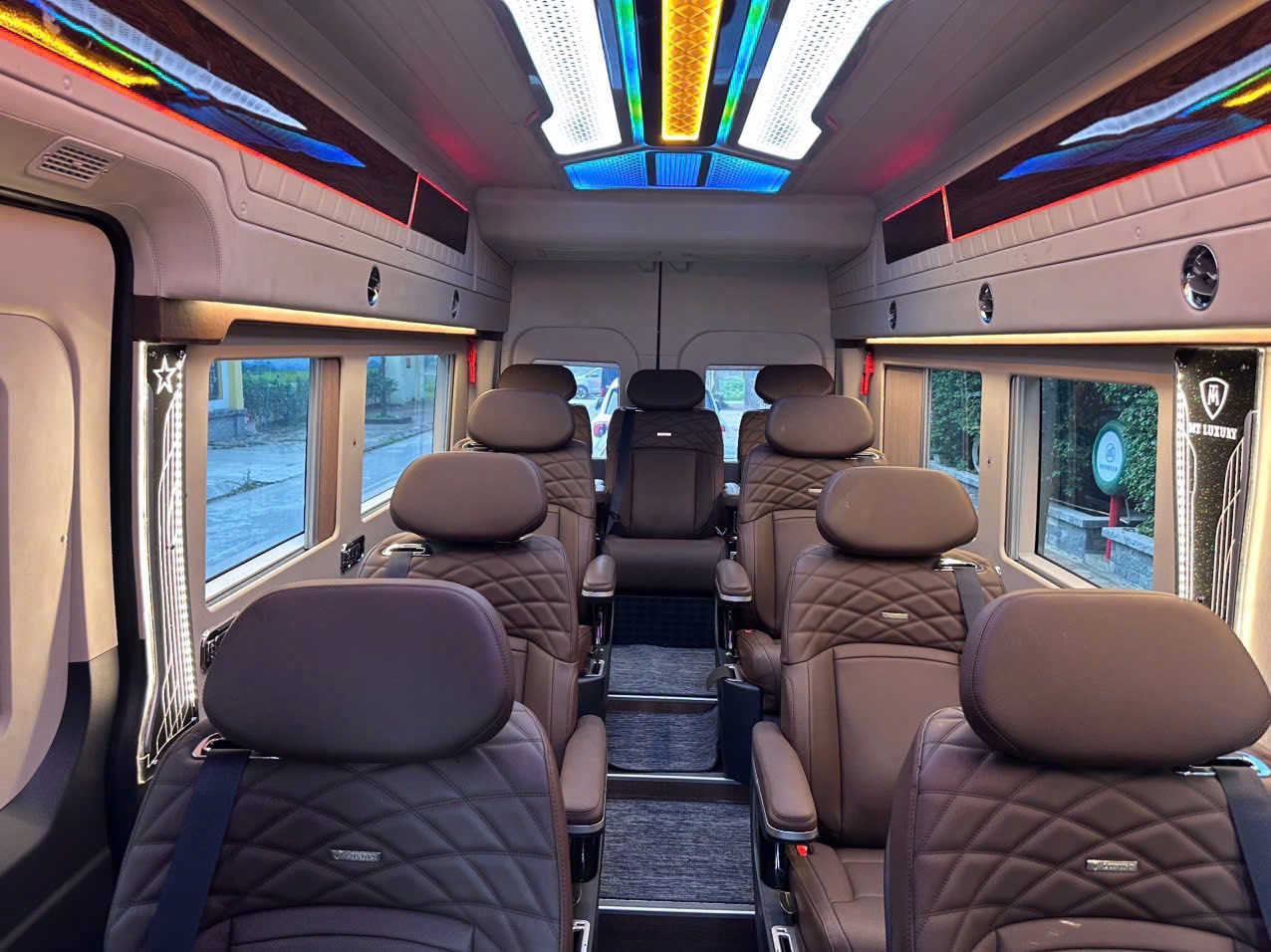 Thuê xe dcar limousine Hà Nôi-Bái Đính-Tràng An