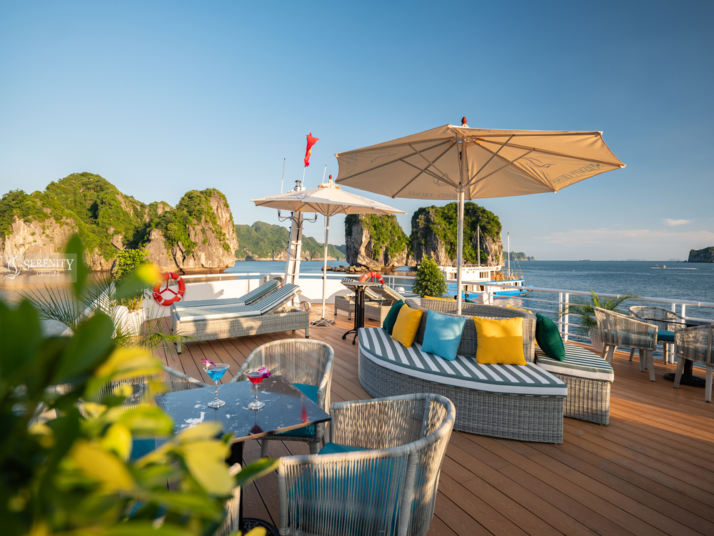 Du thuyền Serenity Lan Hạ Cruise vịnh 1 ngày