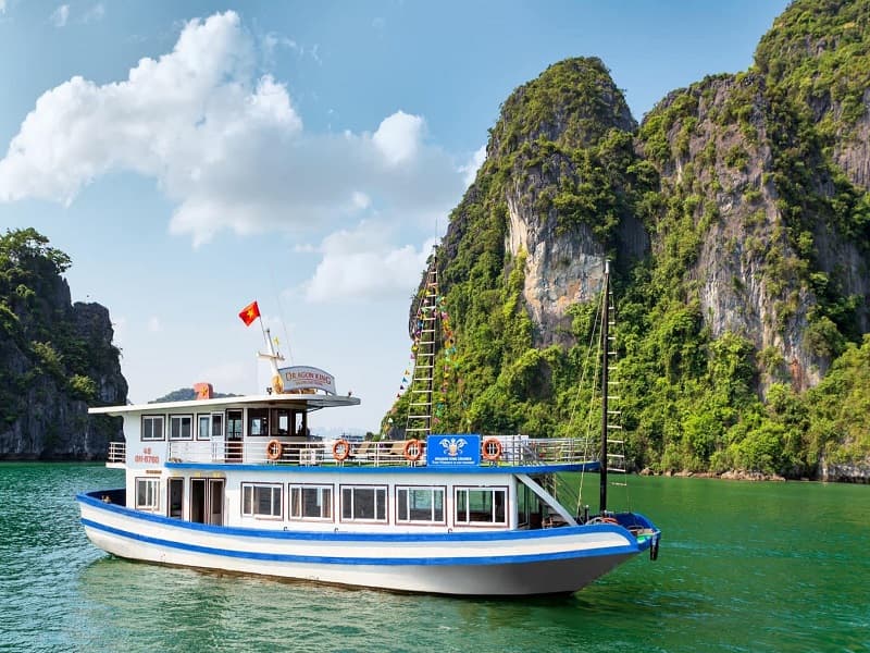 Cho thuê tàu du lịch tham quan Vịnh Hạ Long