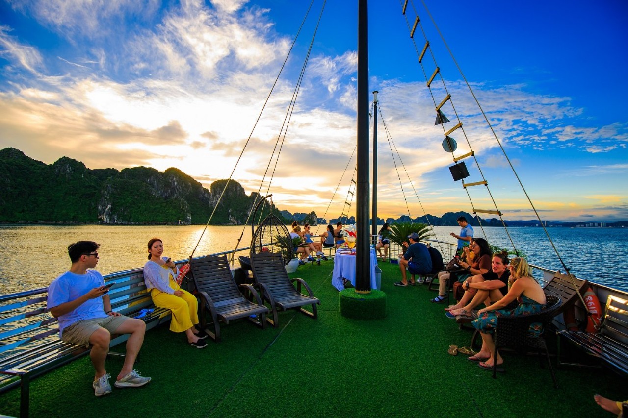 Du thuyền V-Dream Hạ Long 5 sao