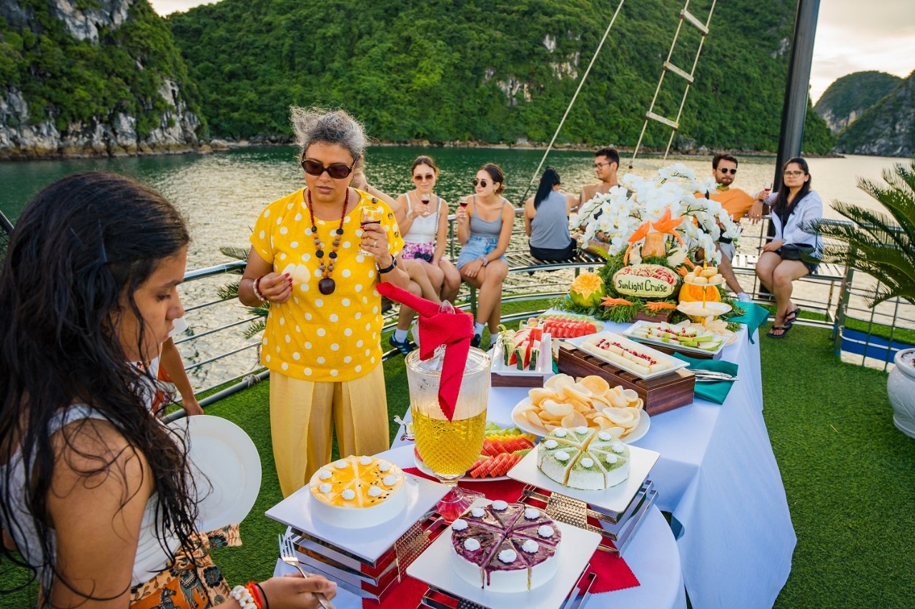 Tour khám phá vịnh Hạ long 6 tiếng trên tàu 5 sao