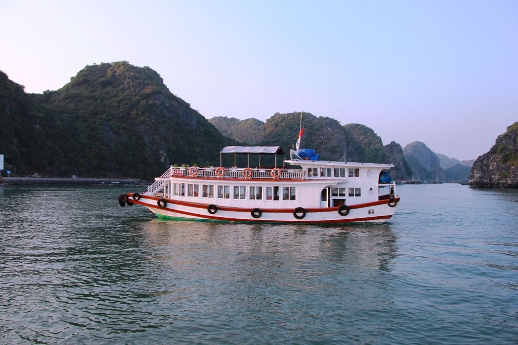 Cho thuê tàu du lịch tham quan Vịnh Lan Hạ, Cát Bà