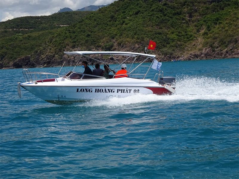 Cho thuê Cano tham quan vịnh Hạ Long