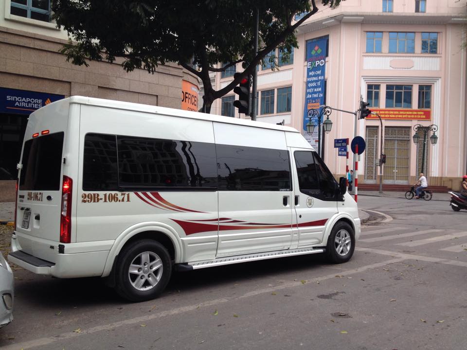 Thuê xe dcar limousine Hà Nội